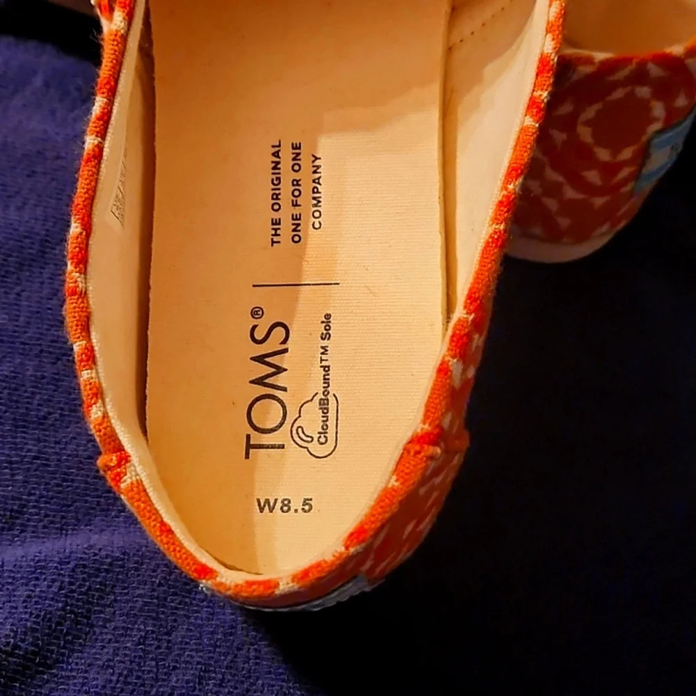 Toms - Picture 3 of 3